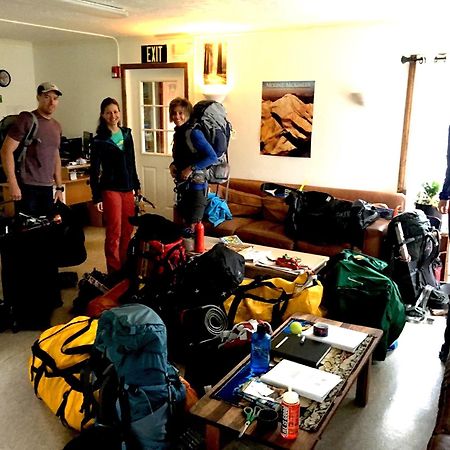 Base Camp Anchorage Hostel 외부 사진